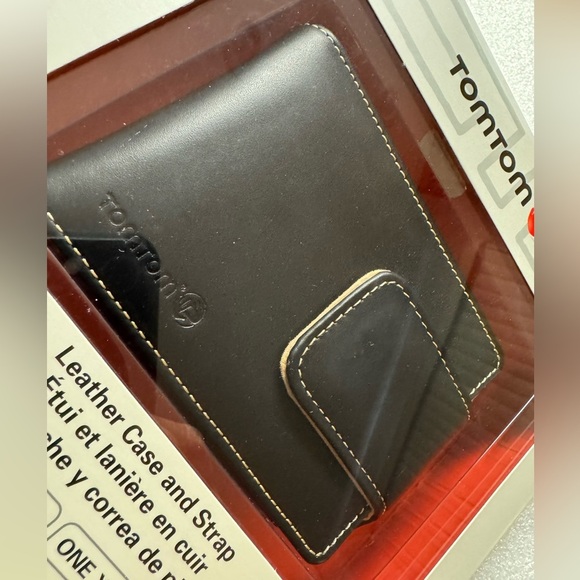 TomTom Leather Case and Strap for the GO 720, GO 920 and One XL. Brand New. - Picture 4 of 4